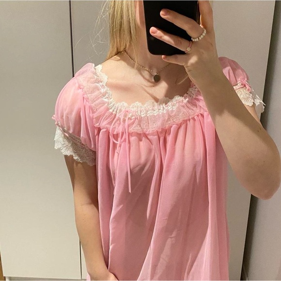 Vintage frilly nightgown - Picture 4 of 4